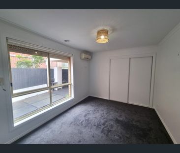 2/15a Rockbank Road, Ardeer, Vic 3022 - Photo 6