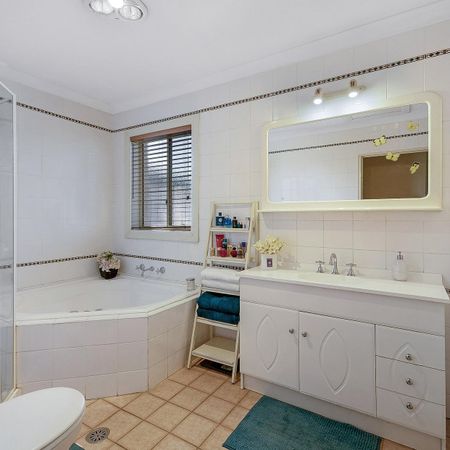 Charming 3 Bed 2 Bath Double Storey Family Home in Riverwood! ! ! - Photo 2