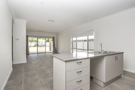 Spacious and Bright Family Home - Photo 2