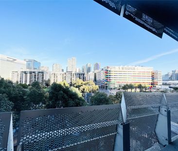 501/18 Waterview Walk - Photo 2