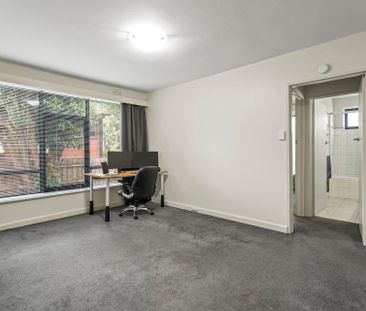 Quiet and Convenient One-Bedroom Apartment in Prime Location - Photo 1