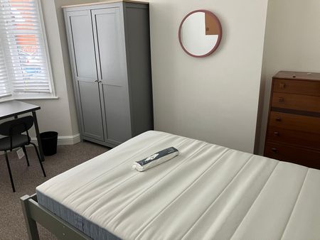 5 bedroom house - Photo 4