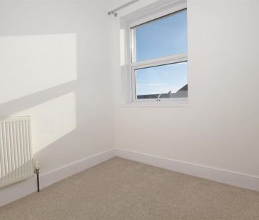 3 bedroom flat to rent - Photo 3