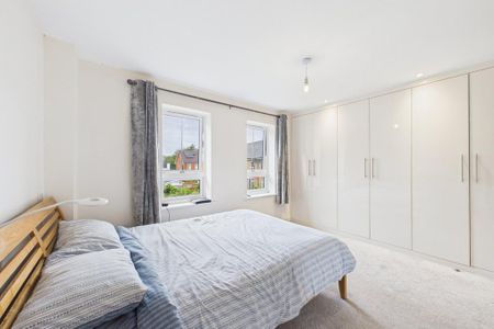 3 bedroom semi-detached house to rent - Photo 3