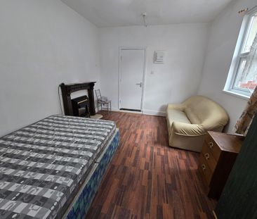 Studio Flat, Sheil Road, L6 - Photo 2