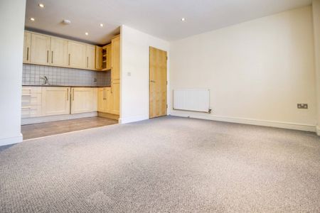 Flat 3, The Old Manse 2B Swindon Street, Swindon, Highworth, SN6 - Photo 2