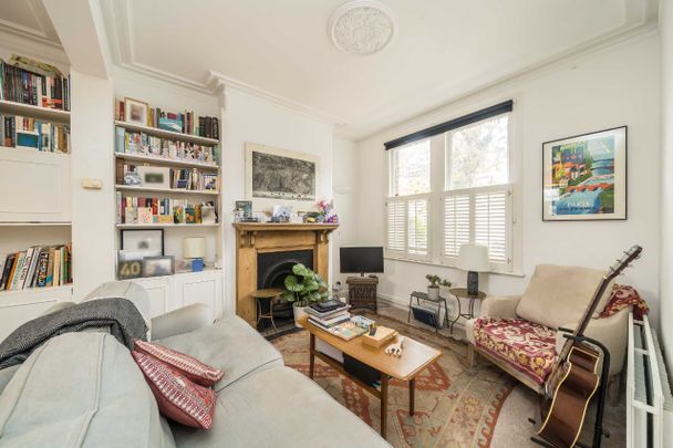 Brassey Square, SW11, London - Photo 1