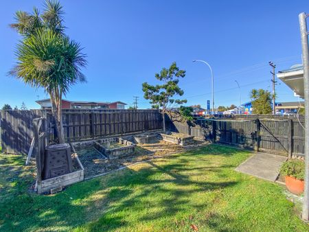 Refurbished 3 Bedroom in Saint Andrews - Photo 2