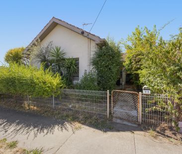 Central, two bedroom home - Photo 5
