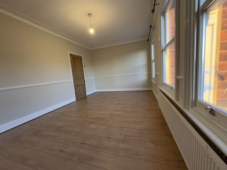 2 Bed Flat, Theydon Street, E17 - Photo 3