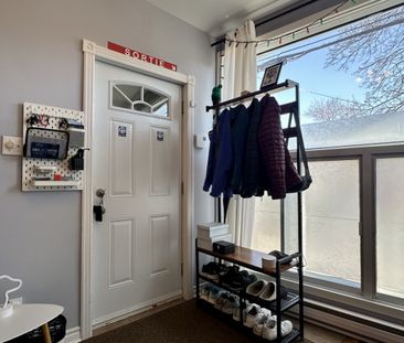 Lasalle : logement (1200pc) sur 2 étages avec 1 chambre à coucher o... - Photo 5