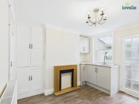2 bedroom Terraced House To Let - Photo 5