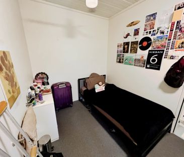 4 Bedroom Apartment - Photo 3