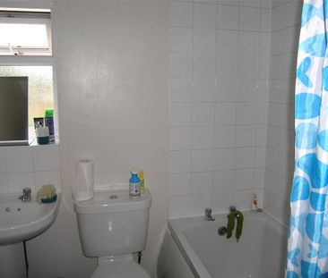 2 bedroom semi-detached house to rent - Photo 4