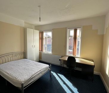 4 bedroom terraced house to rent - Photo 5