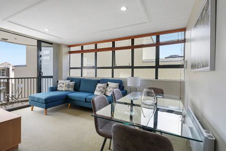 Central, 2 Bedroom, Fully Furnished, Carpark - Photo 3
