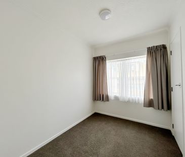 Two Bedroom Unit with Carport in Remuera - Photo 2