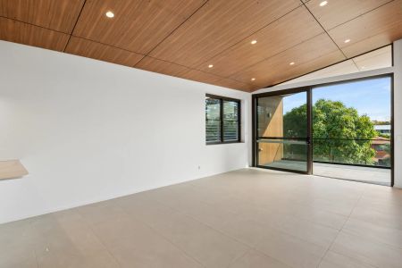 Brand new luxury apartment - Photo 3