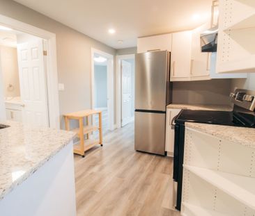 SPACIOUS 3 BEDROOM APARTMENT IN ST. CATHARINES!! - Photo 2