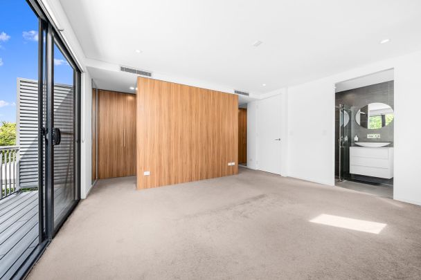 OVERSIZED MODERN 3 BEDROOM + STUDY SANCTUARY! - Photo 1