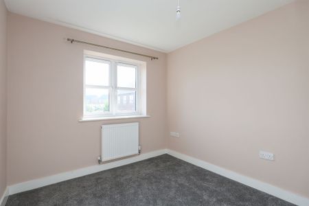 3 bedroom Detached House to rent - Photo 2