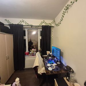 Room in a Shared House, Robinhood Way, SW15 - Photo 2