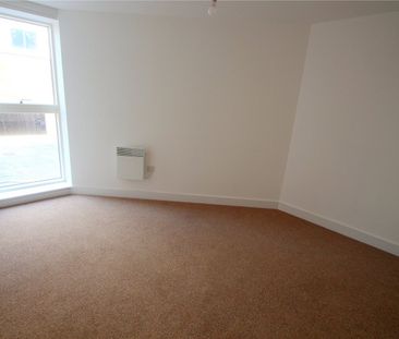 Coronation Court, - Photo 3