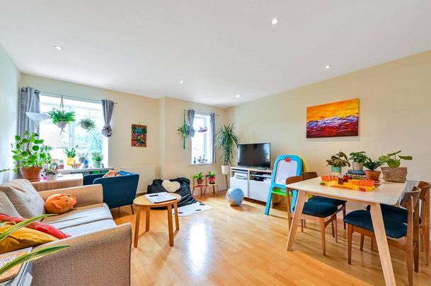 2 bedroom flat to rent - Photo 1