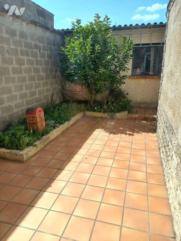 A Hazebrouck, rue de calais maison de ville d'env.80m2 avec cour, jardin et dépendance comprena... - Photo 5