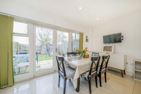 3 bedroom terraced house to rent - Photo 2