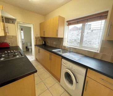 4 bedroom terraced house to rent - Photo 4