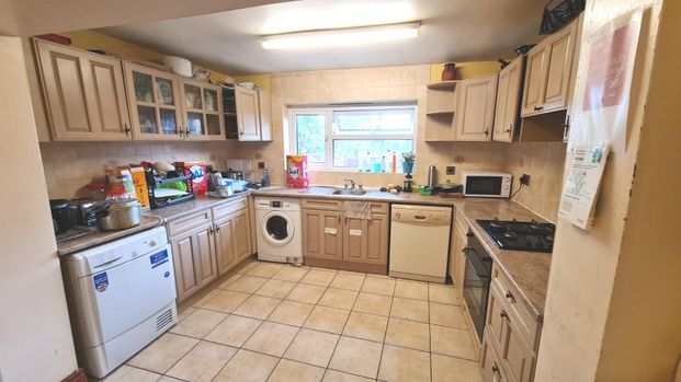 1 Bedroom to Rent in a 5 bedroom HMO - Photo 1