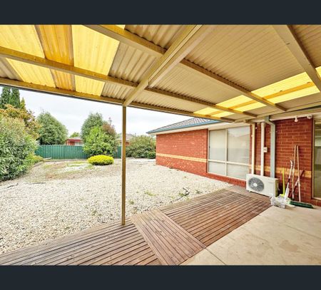 24 Fydler Avenue, Burnside, Vic 3023 - Photo 2