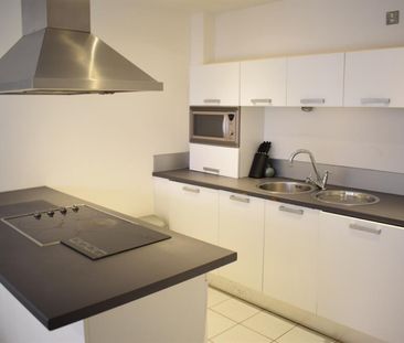 2 bedroom Flat To Let - Photo 6
