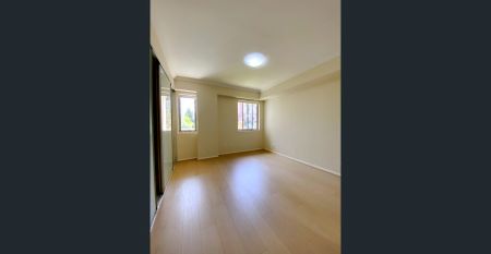 Renovated Luxury 2-Bedroom 2-Parking Apartment for Rent - Prime Mascot Location - Photo 3