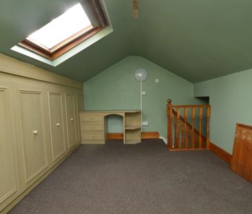 2 Bedroom Terraced House - Photo 3