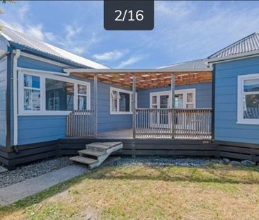 Charming 3BR Home with Garden - Photo 1