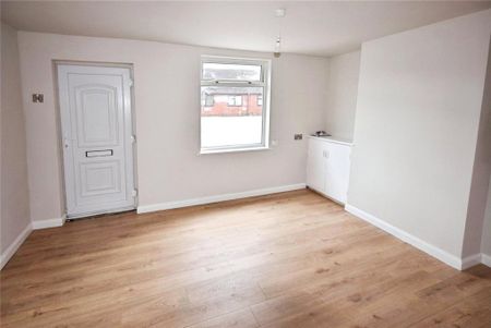 3 bedroom end of terrace house to rent - Photo 4