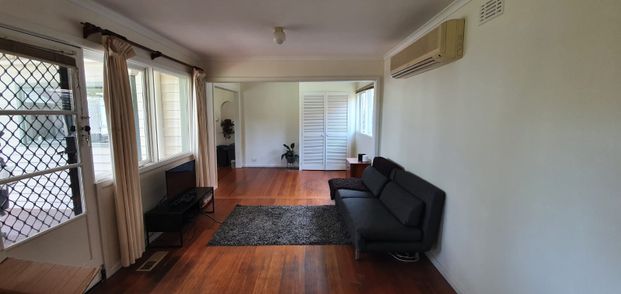 32 Woodlands Grove, Malvern East VIC 3145 - House For Rent | Domain - Photo 1