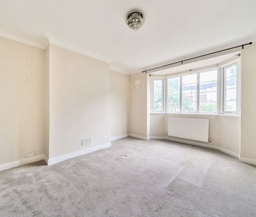 Flat to rent - Amblecote Road, London, SE12 - Photo 4