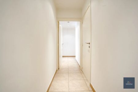 Goedgelegen 2slpk-appartement met terras en staanplaats - Photo 2