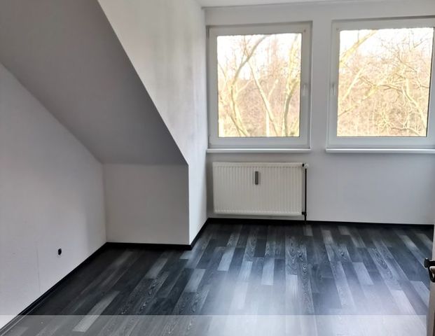 Gemütliche 3-Raum Dachgeschosswohnung in Oberhausen-Lirich - Photo 1