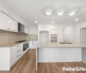 MODERN 4 BEDROOM HOME WITH ALL THE EXTRAS - Photo 2