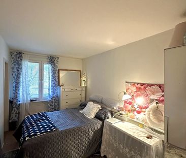 Vallhornsvägen, Skogås - Photo 1