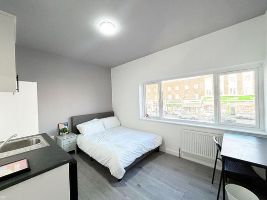 1 bedroom in a house share to rent - Photo 1