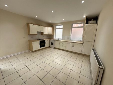 3 bedroom terraced house to rent - Photo 5