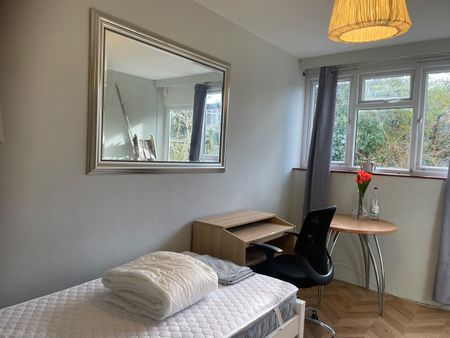 6 Bed Terraced House, Danebury Avenue, SW15 - Photo 4