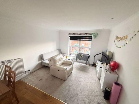2 bedroom apartment to rent - Photo 4