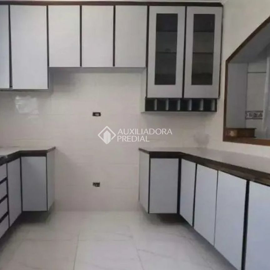 Casa com 4 quartos e 260m² para alugar em Jardim Santo André, Santo André. - Photo 1
