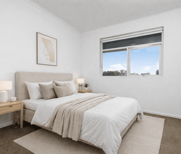 COMFORT & CONVENIENCE IN TRENDY RICHMOND LOCALE - Photo 2